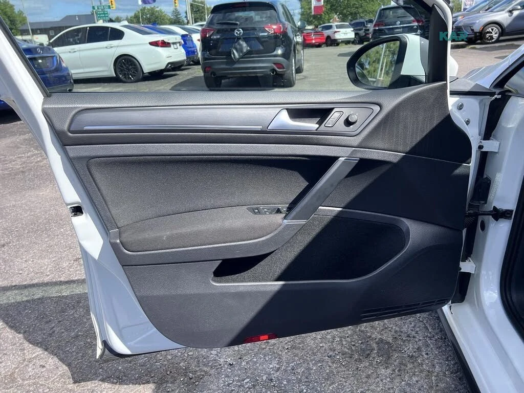 VW Golf АвтоКредит * (ЦЕНА ДО БГ), снимка 7 - Автомобили и джипове - 56087054