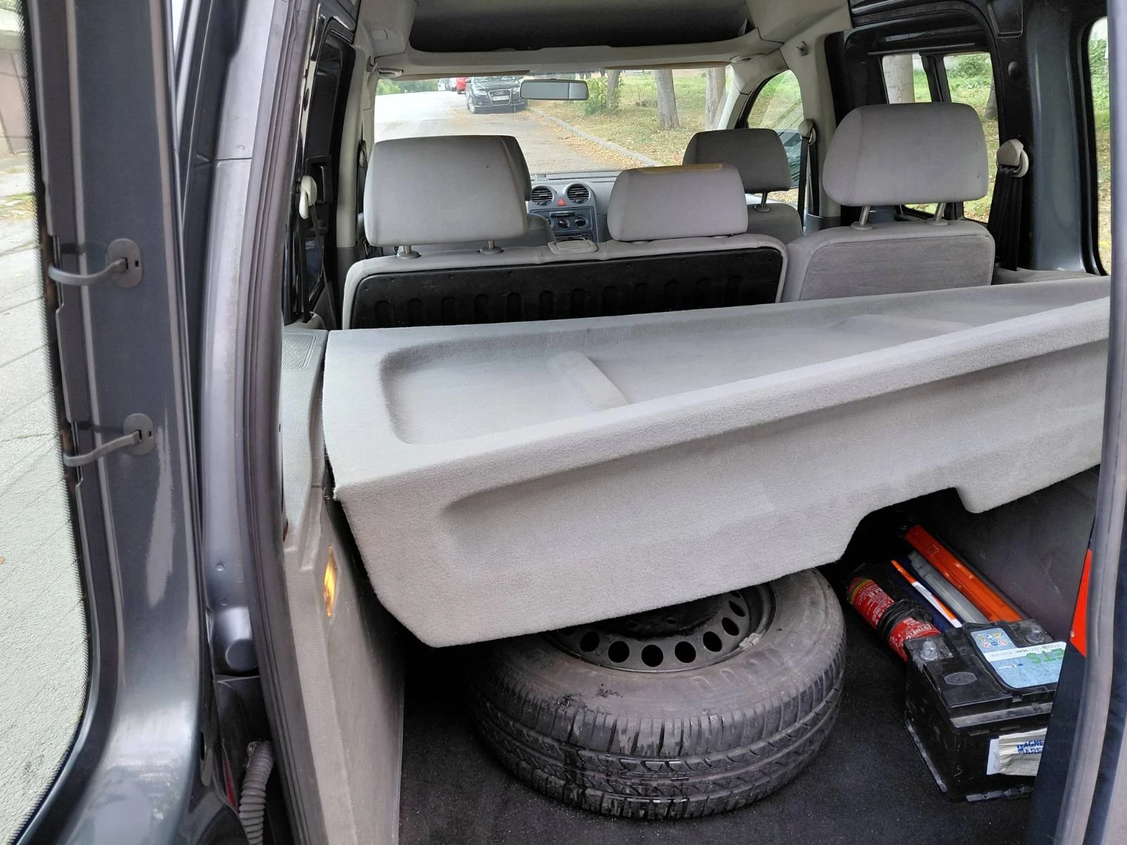 VW Caddy 1.9dizel 105ks 2010- LiFE, снимка 10 - Автомобили и джипове - 56274119