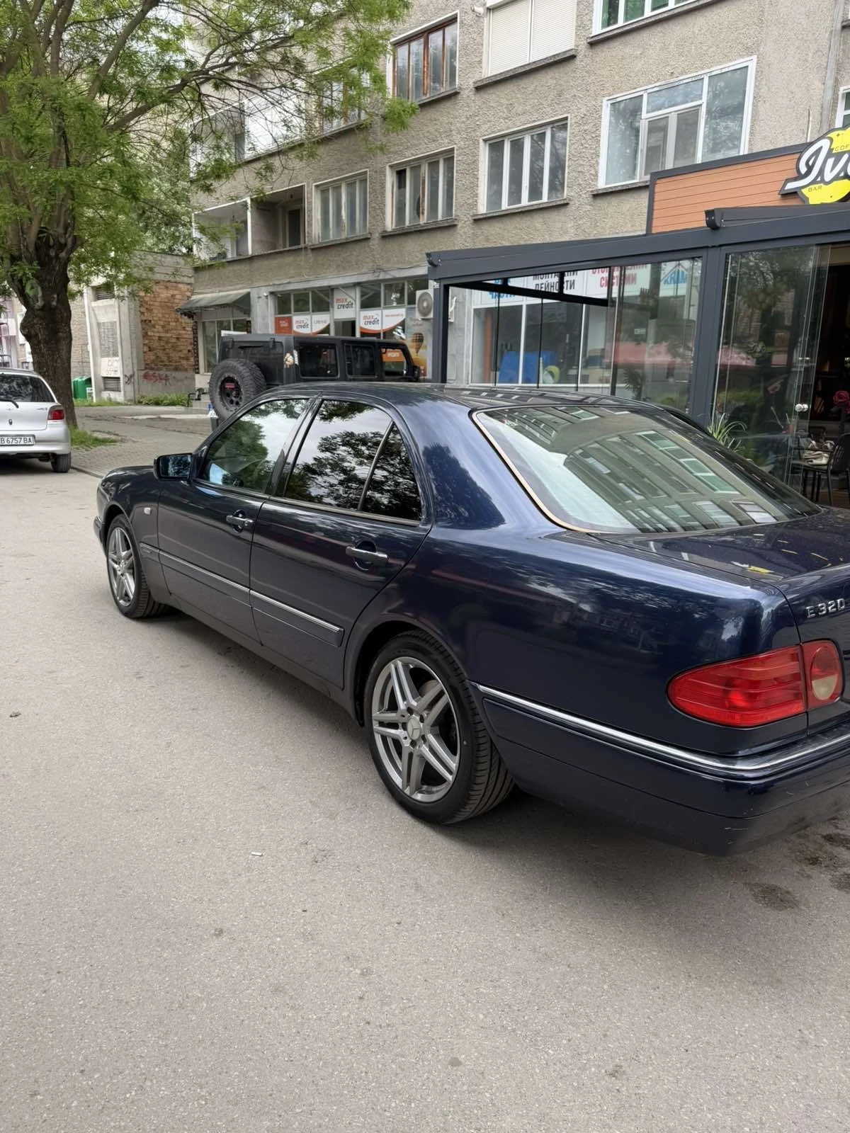 Mercedes-Benz E 320 ГАЗ/ АВТОМАТ/КОЖА, снимка 2 - Автомобили и джипове - 56318967