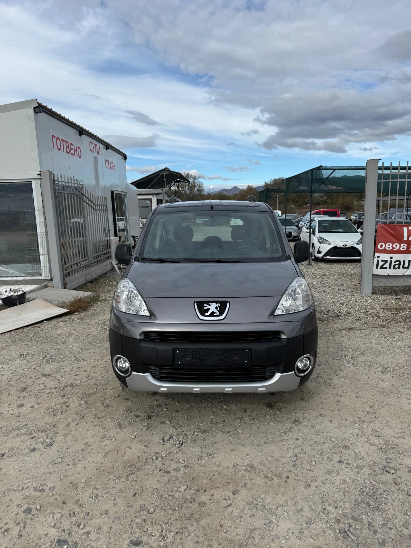 Peugeot Partner 1.6HDI* Панорама* ЛИЗИНГ, снимка 2 - Автомобили и джипове - 56705329