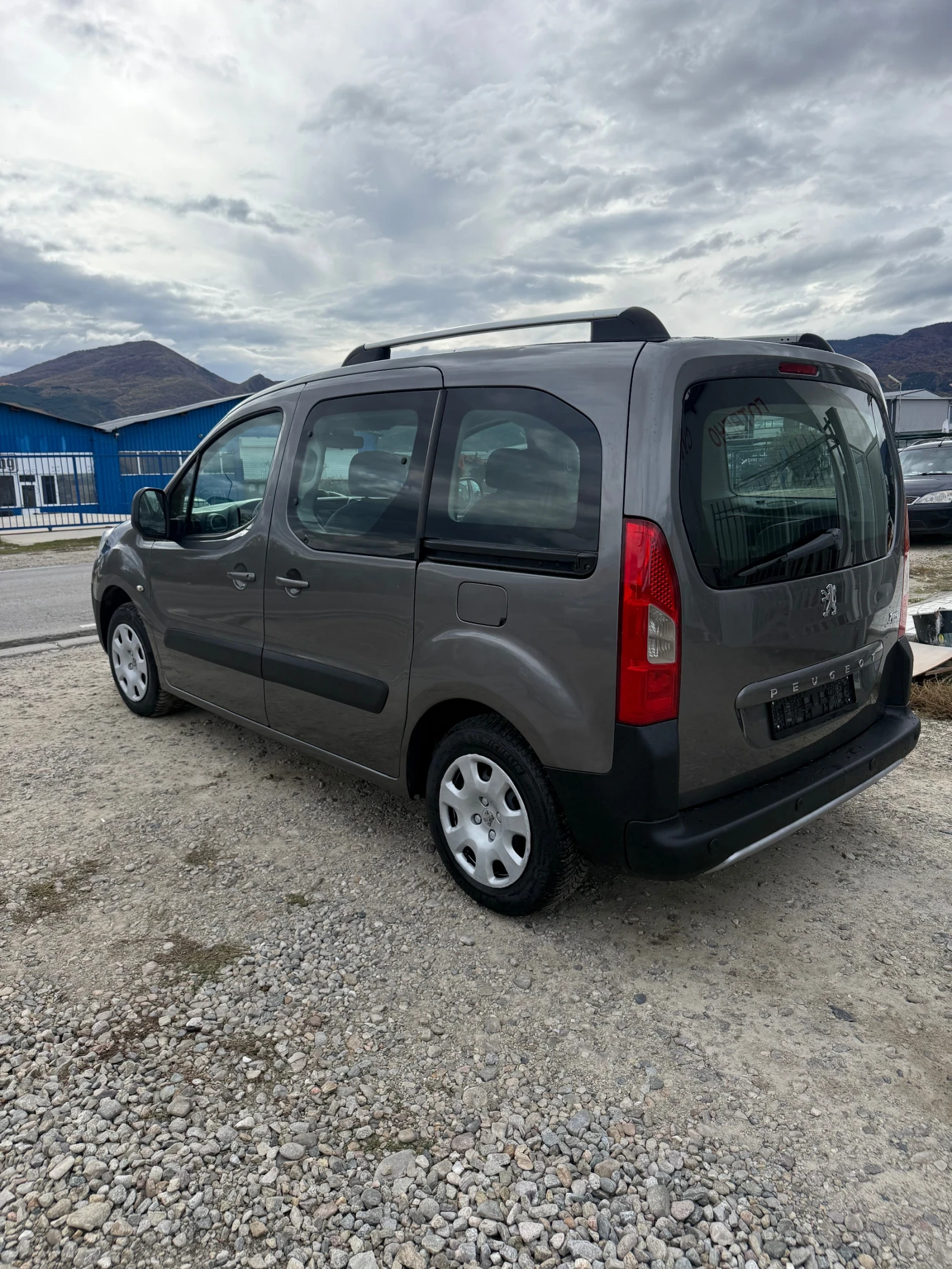 Peugeot Partner 1.6HDI* Панорама* ЛИЗИНГ, снимка 6 - Автомобили и джипове - 56705329