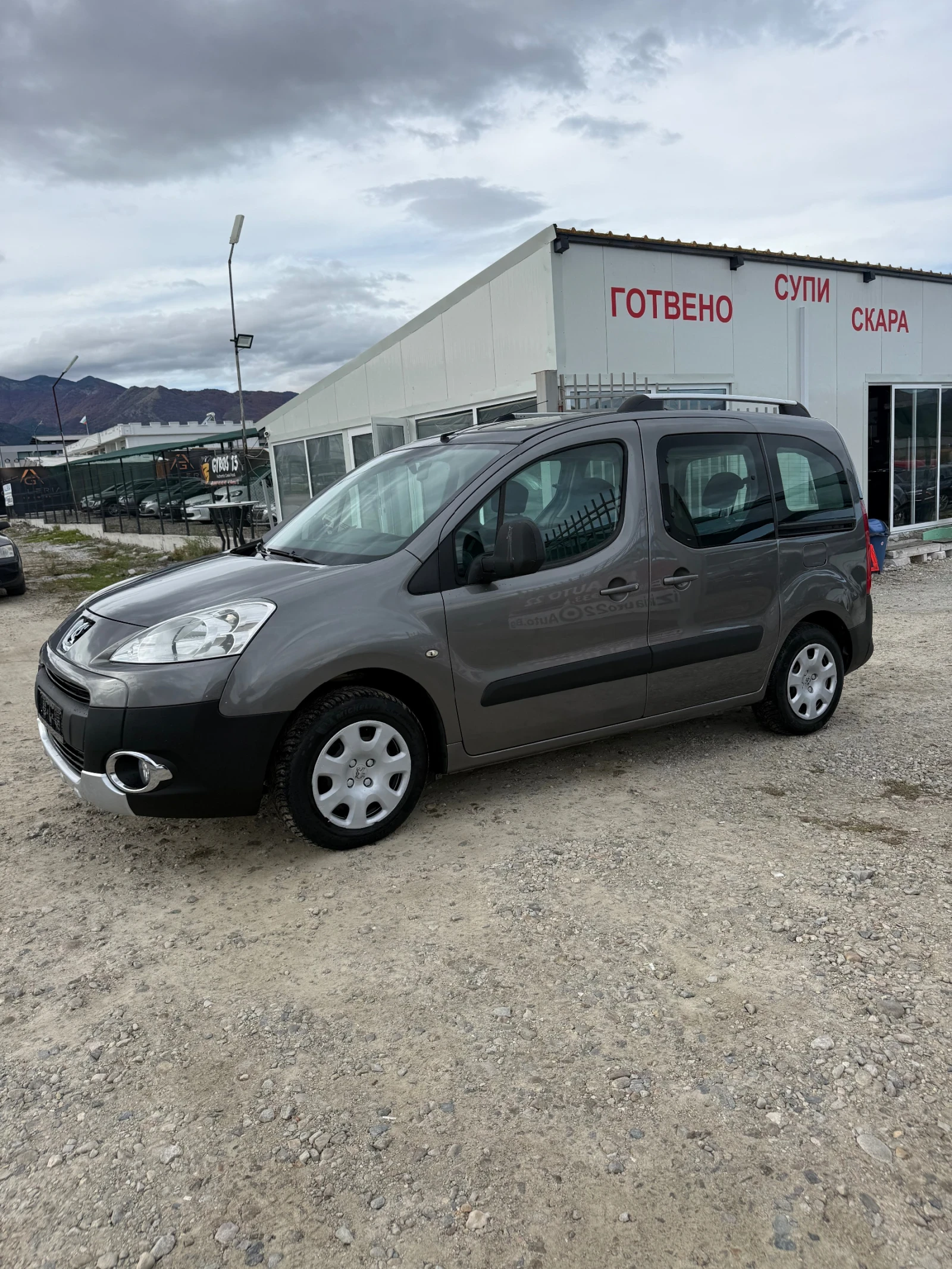 Peugeot Partner 1.6HDI* Панорама* ЛИЗИНГ, снимка 7 - Автомобили и джипове - 56705329