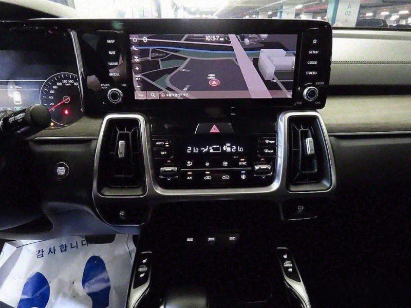 Kia Sorento, снимка 11 - Автомобили и джипове - 51957818