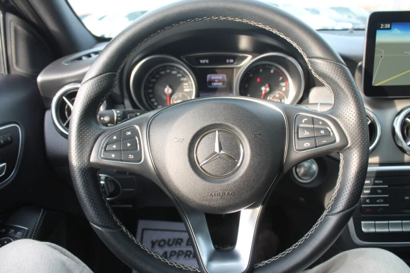 Mercedes-Benz GLA 250 4MATIC ПОДГРЕВ* CAM* KEYLESS* PANO* , снимка 10 - Автомобили и джипове - 52575981