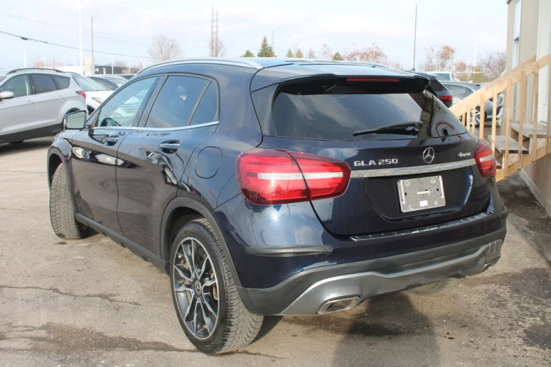 Mercedes-Benz GLA 250 4MATIC ПОДГРЕВ* CAM* KEYLESS* PANO* , снимка 4 - Автомобили и джипове - 52575981