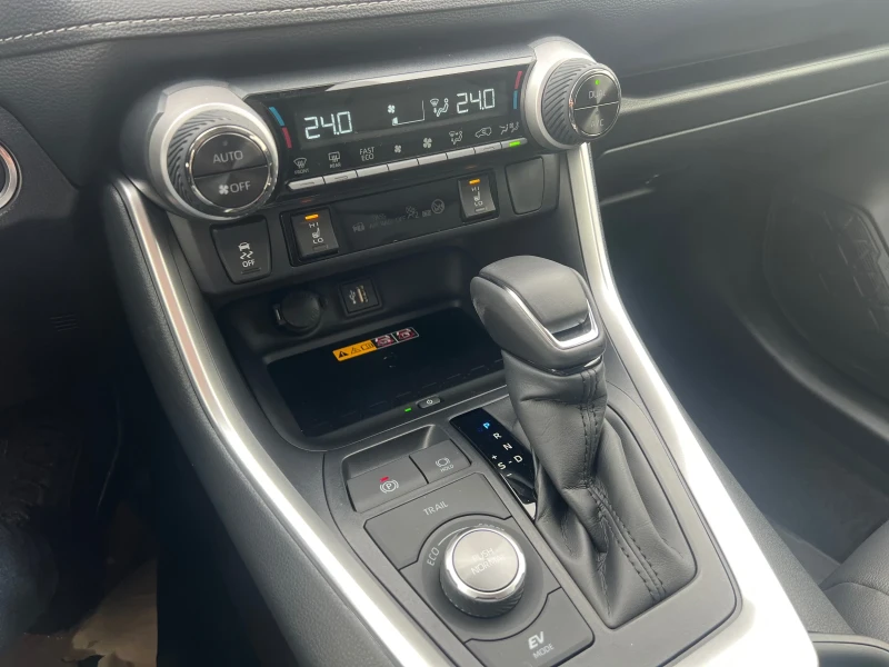 Toyota Rav4 Luxury, снимка 9 - Автомобили и джипове - 53316367