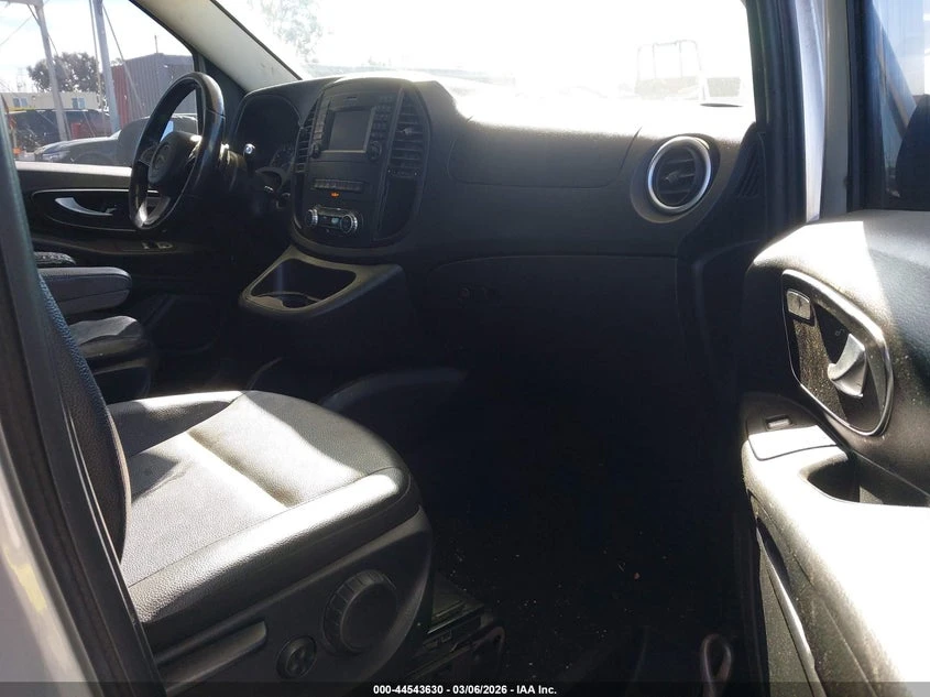 Други Друг 2.0l Mercedes-Benz Metris, снимка 5 - Автомобили и джипове - 53898508