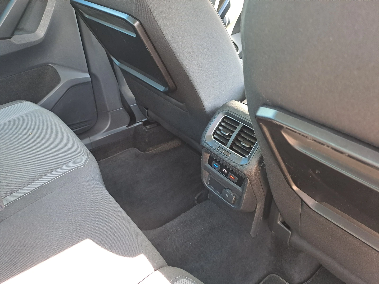 VW Tiguan 2, 0 TDI 150 hp, снимка 11 - Автомобили и джипове - 54343526