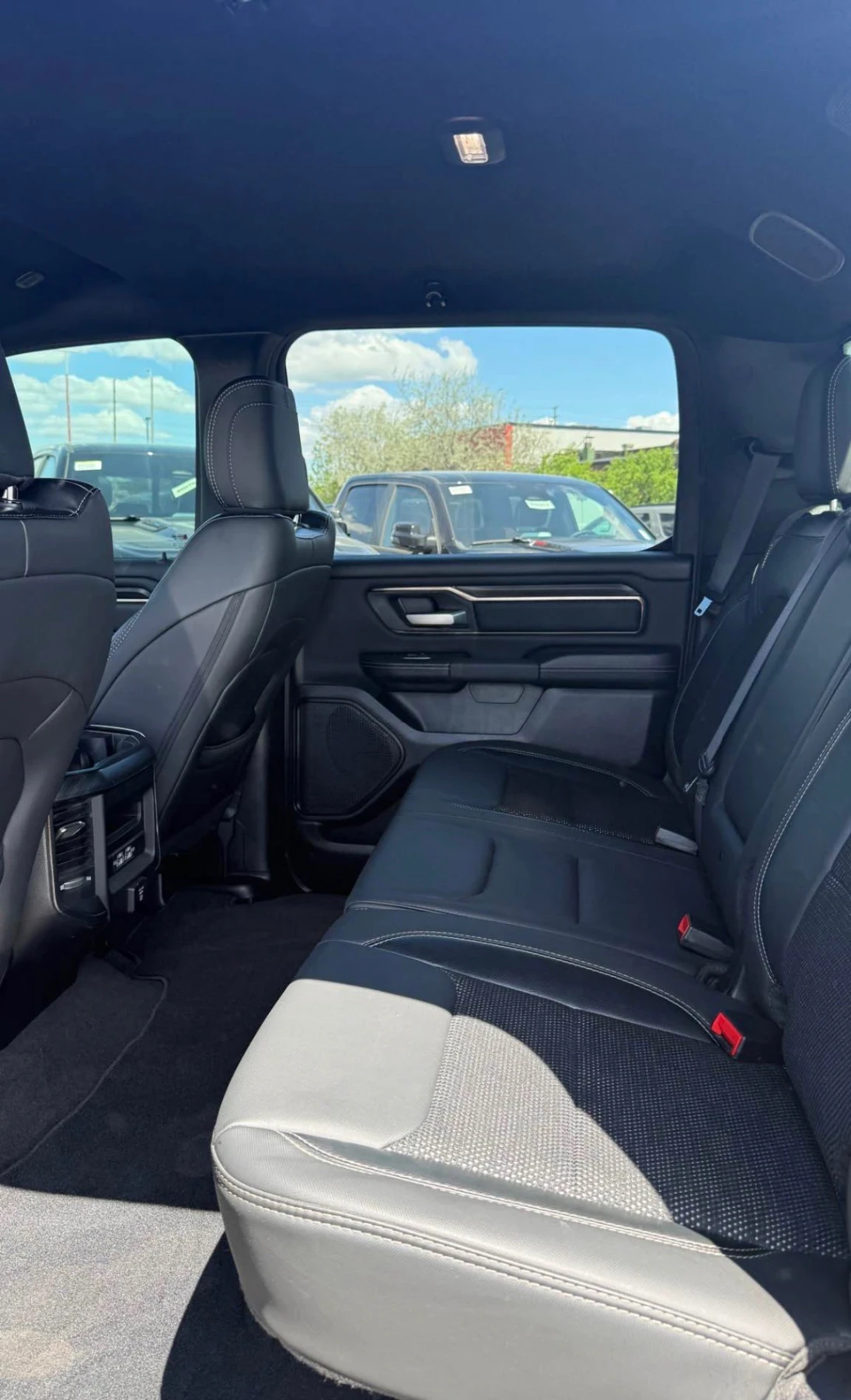 Dodge RAM 1500 SPORT * 5.7 HEMI * CARPLAY * REMOTE START * CARFAX | Mobile.bg � ����������� 10