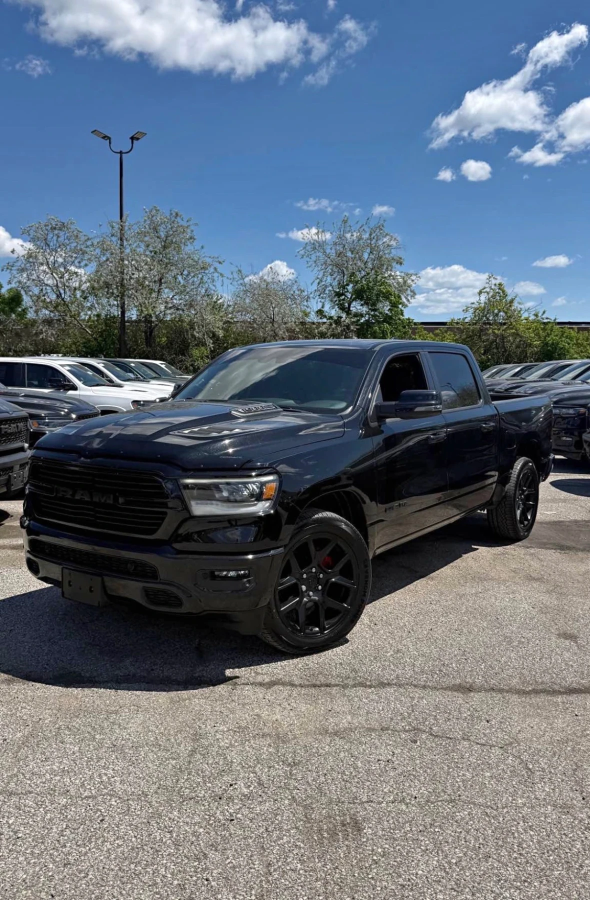 Dodge RAM 1500 SPORT * 5.7 HEMI * CARPLAY * REMOTE START * CARFAX | Mobile.bg � ����������� 1