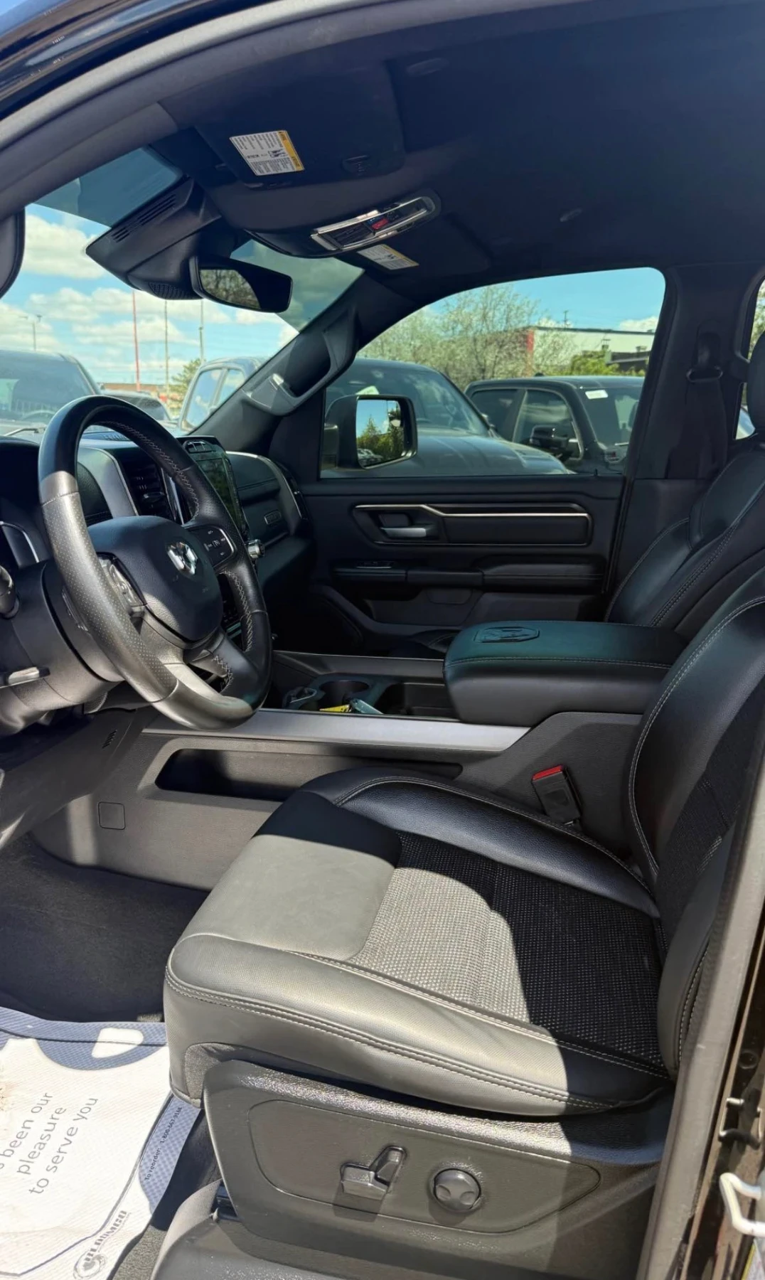Dodge RAM 1500 SPORT * 5.7 HEMI * CARPLAY * REMOTE START * CARFAX | Mobile.bg � ����������� 5