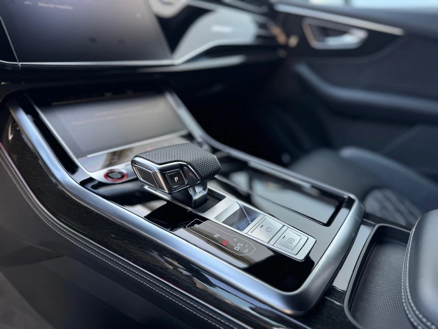 Audi SQ7, снимка 10 - Автомобили и джипове - 56421844