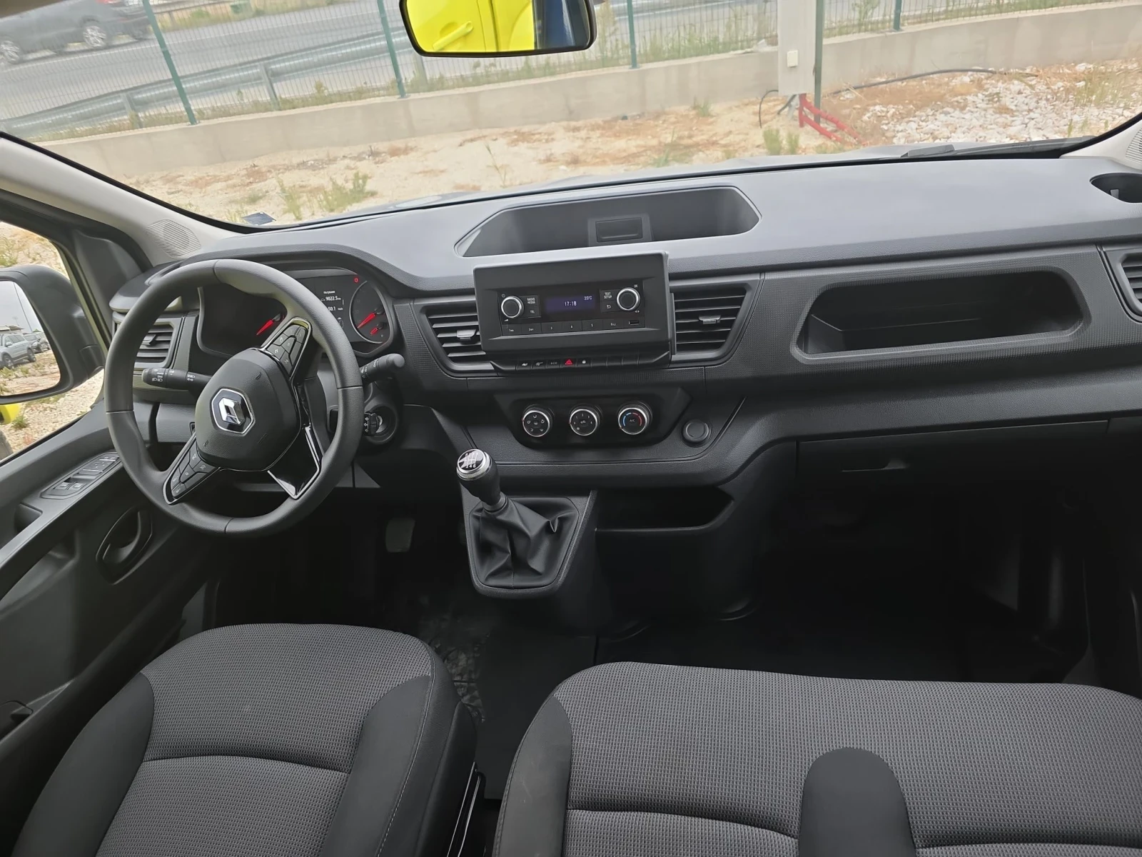 Renault Trafic 8+ 1, снимка 13 - Бусове и автобуси - 56227654