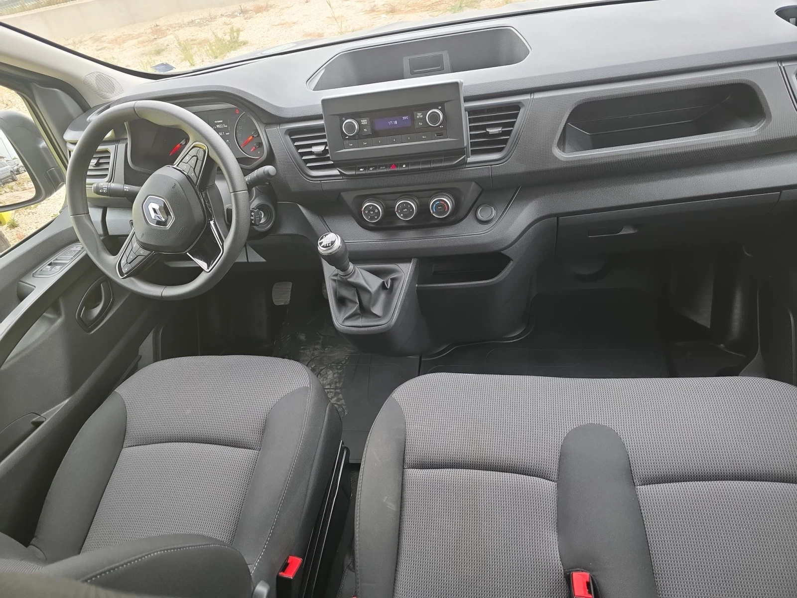 Renault Trafic 8+ 1, снимка 14 - Бусове и автобуси - 56227654