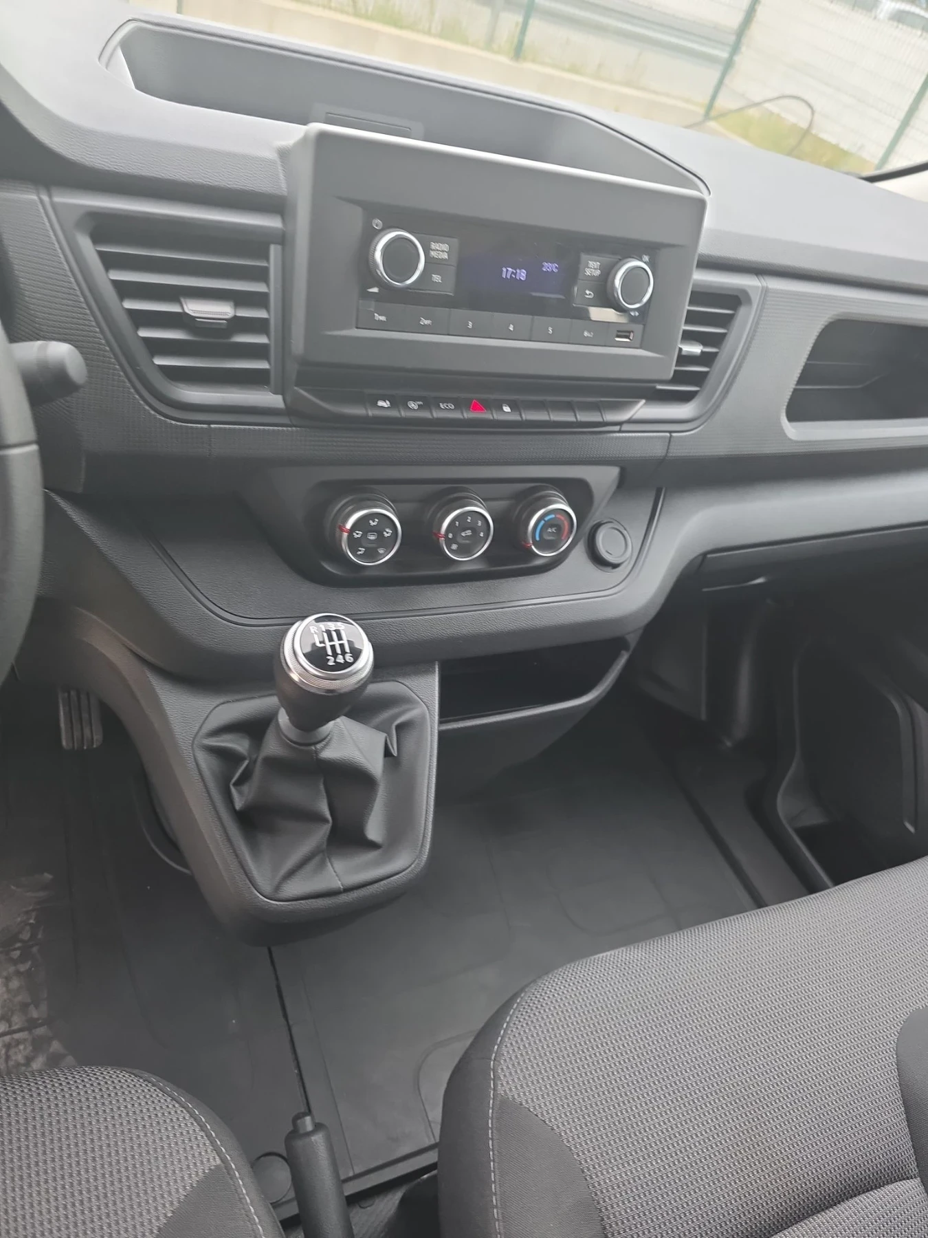 Renault Trafic 8+ 1, снимка 9 - Бусове и автобуси - 56227654