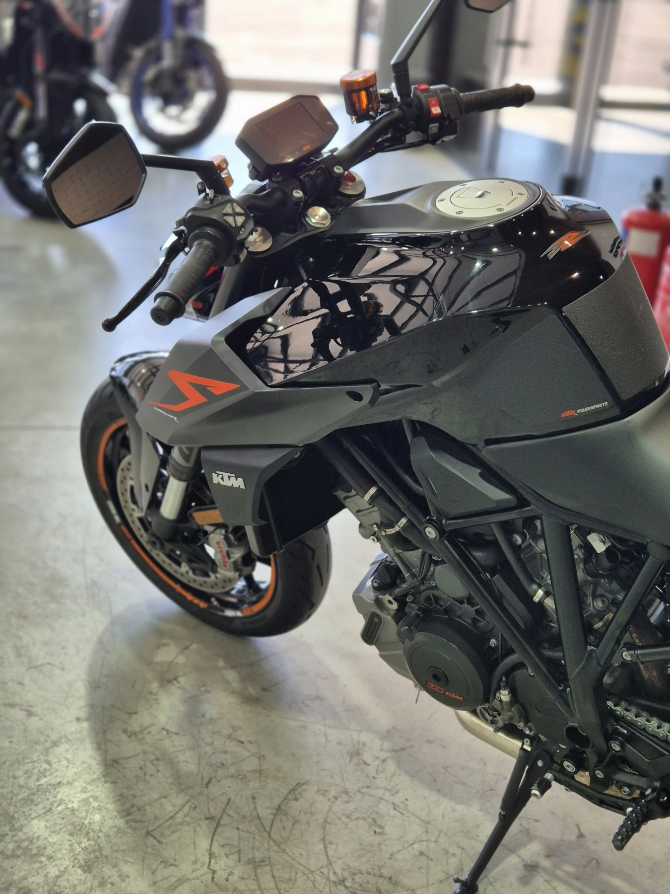 Ktm Super Duke 1290R ABS TC Нов внос от ШВЕЙЦАРИЯ!, снимка 11 - Мотоциклети и мототехника - 55886661