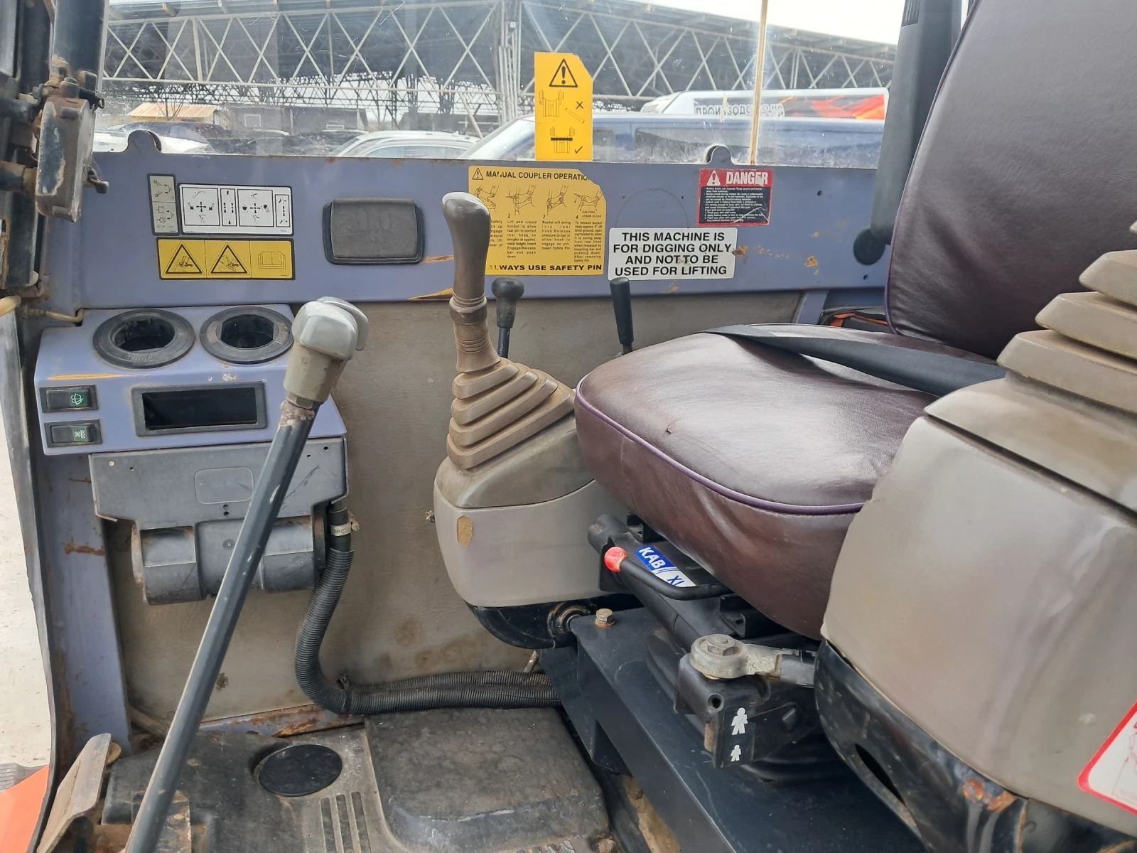 Багер Hitachi EX45-2, снимка 12 - Индустриална техника - 53999580