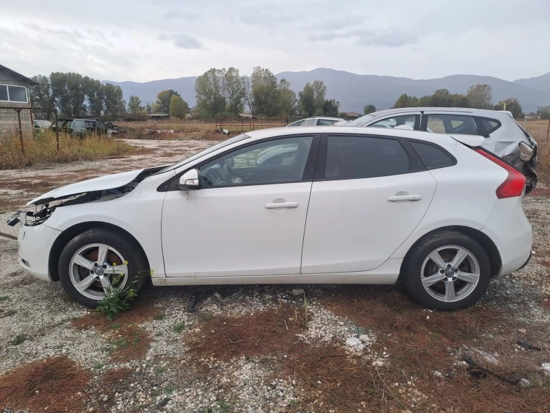 Volvo V40 D2 2.0, снимка 1 - Автомобили и джипове - 46560700