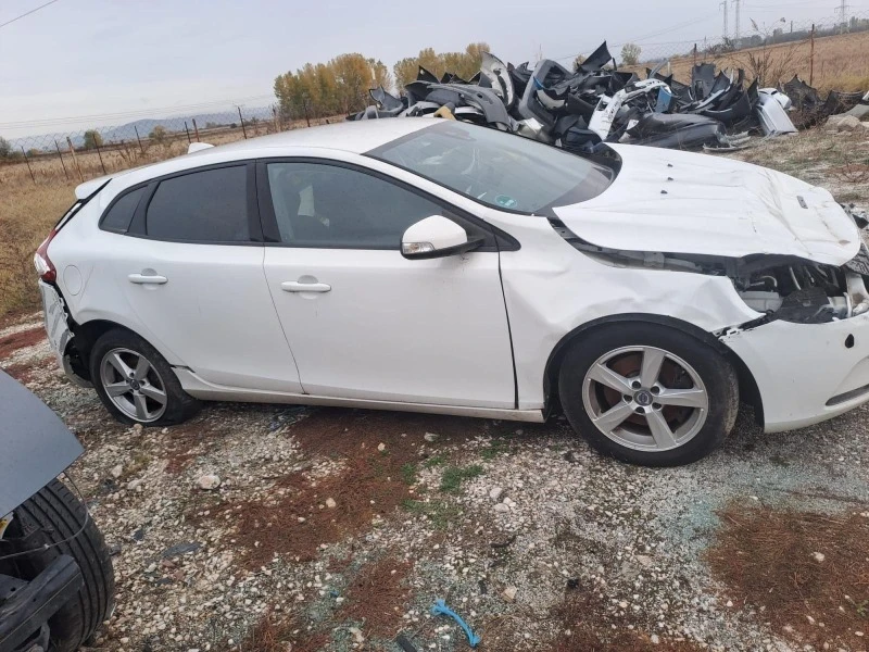 Volvo V40 D2 2.0, снимка 1 - Автомобили и джипове - 46560700