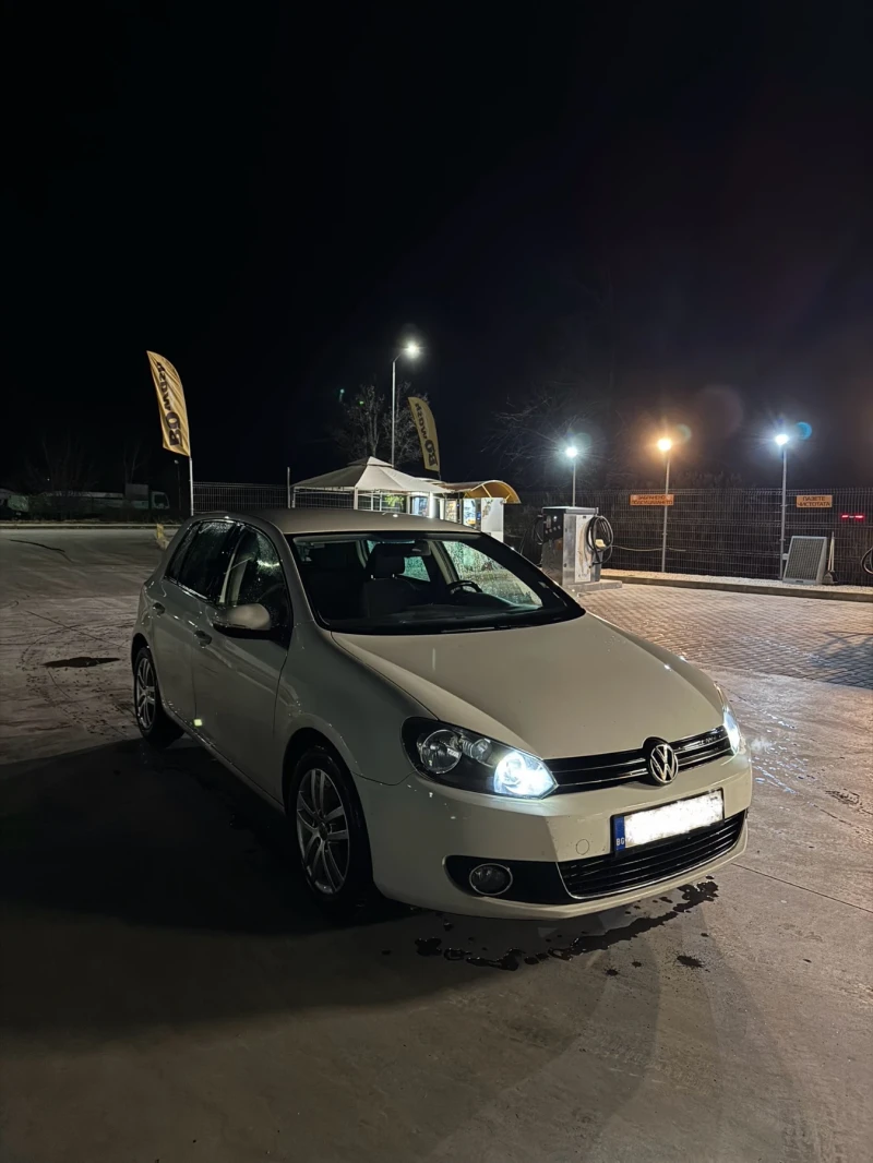 VW Golf 1.6 фабрична газ, снимка 1 - Автомобили и джипове - 48115605