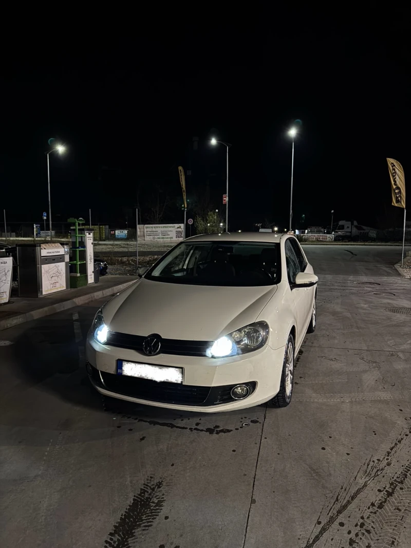 VW Golf 1.6 фабрична газ, снимка 2 - Автомобили и джипове - 48115605