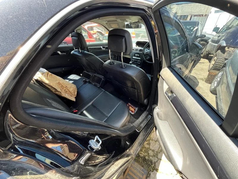 Mercedes-Benz C 220, снимка 6 - Автомобили и джипове - 52309348