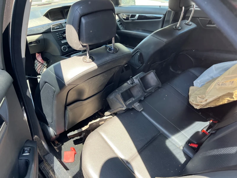 Mercedes-Benz C 220, снимка 5 - Автомобили и джипове - 52309348