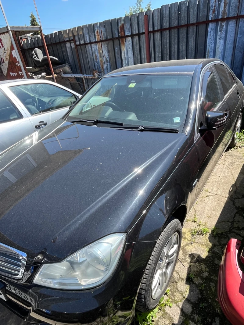 Mercedes-Benz C 220, снимка 2 - Автомобили и джипове - 52309348