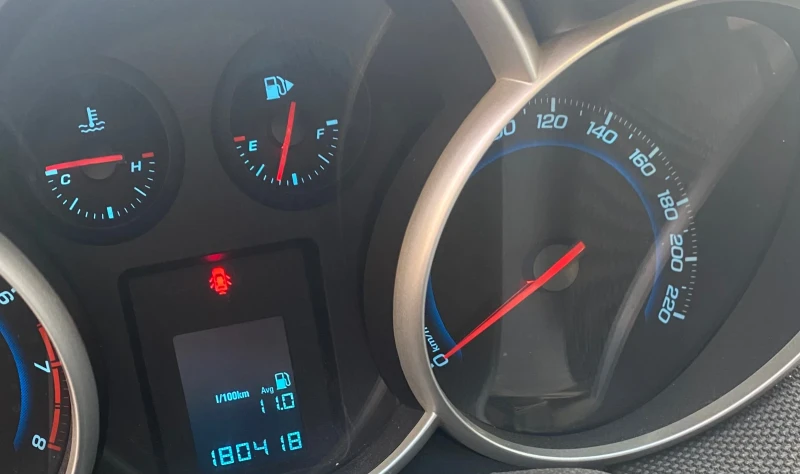 Chevrolet Cruze 1.6, снимка 4 - Автомобили и джипове - 53056959