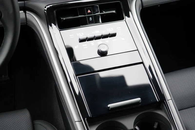 Porsche Panamera 4* 3.0V6* BOSE* HEAD UP* ГАРАНЦИЯ* 360CAM* , снимка 13 - Автомобили и джипове - 53123363