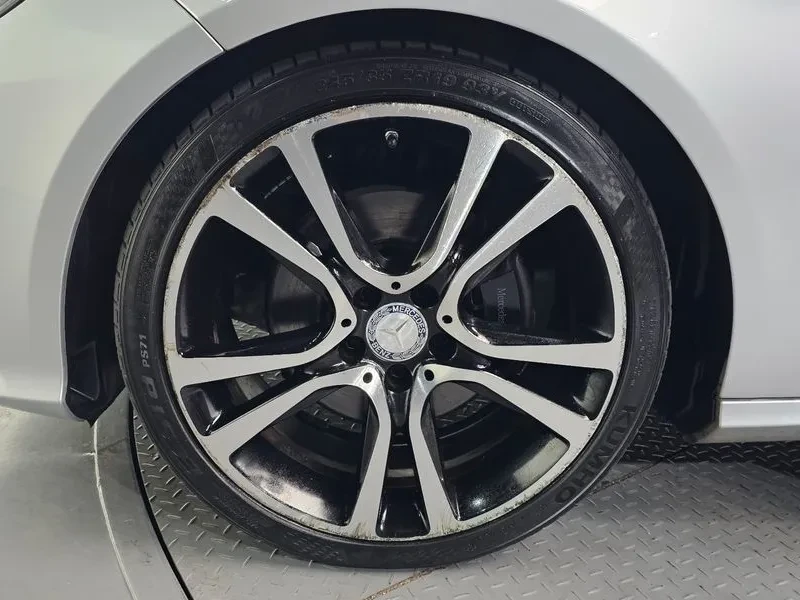 Mercedes-Benz E 220 Bluetech Avant Garde Sports - изображение 5