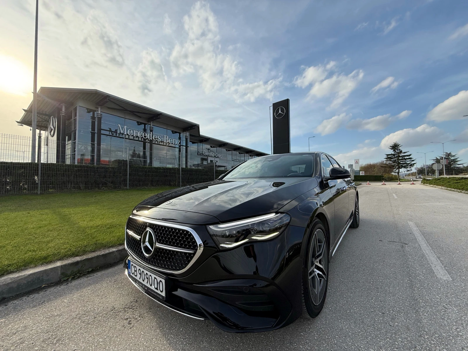 Mercedes-Benz E 220 W214 AMG 4 Matic, снимка 1