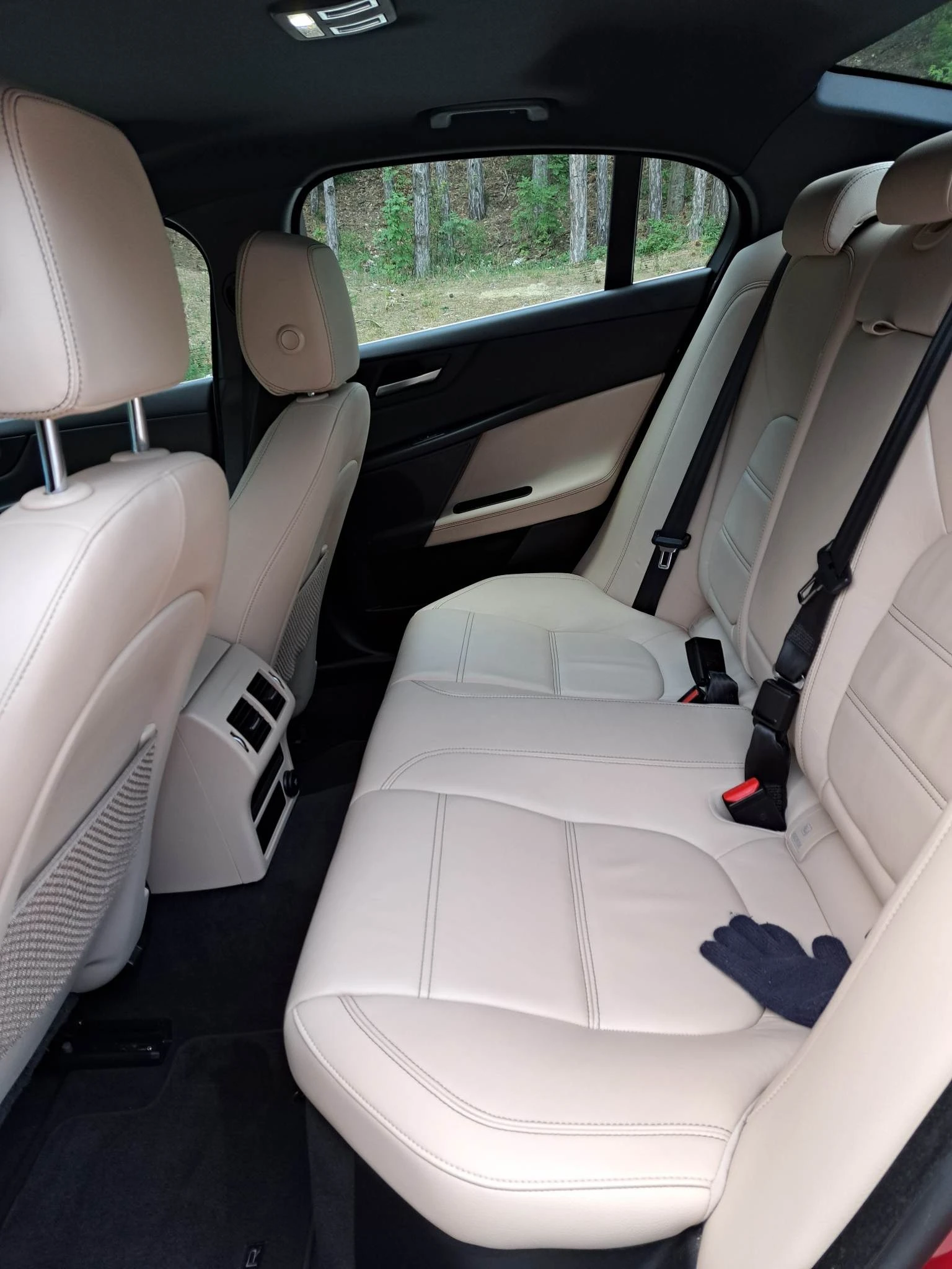 Jaguar XE | Mobile.bg — изображение 11