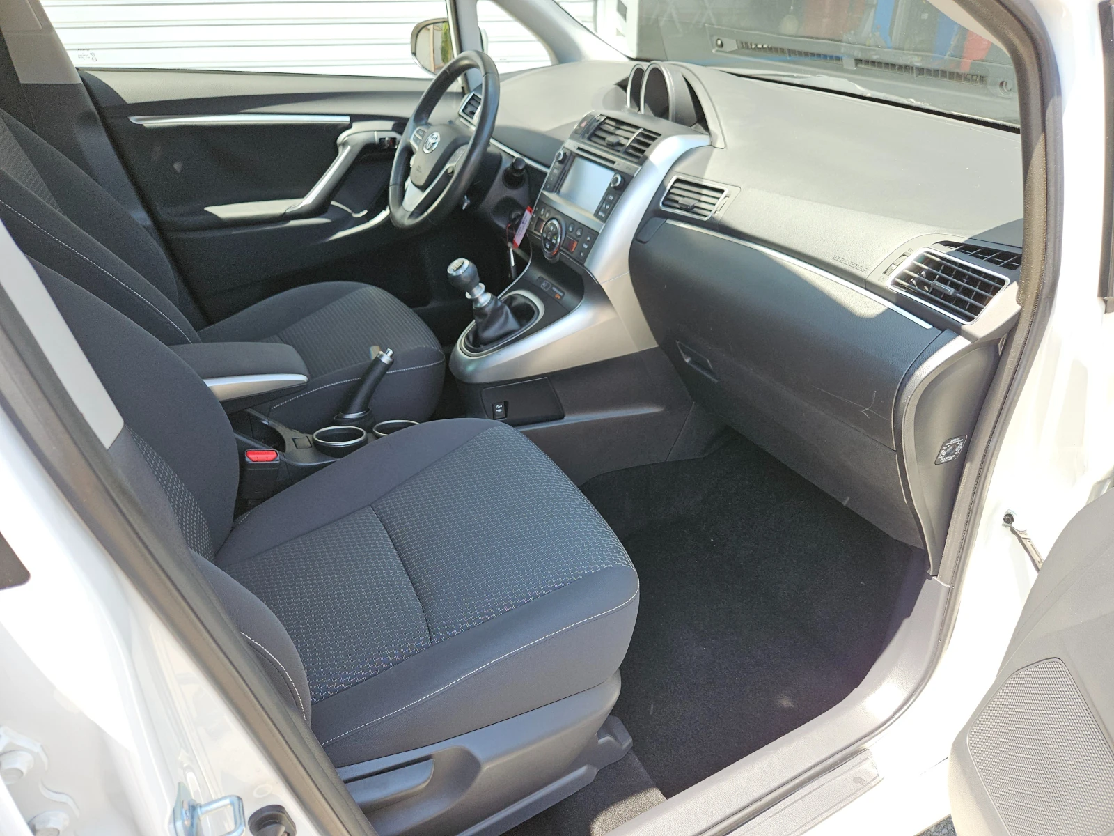 Toyota Verso 1.6D/112k.c/6ск/КАМЕРА/NAVI/БЛУТУТ/EURO 6B/ТОП | Mobile.bg — изображение 15