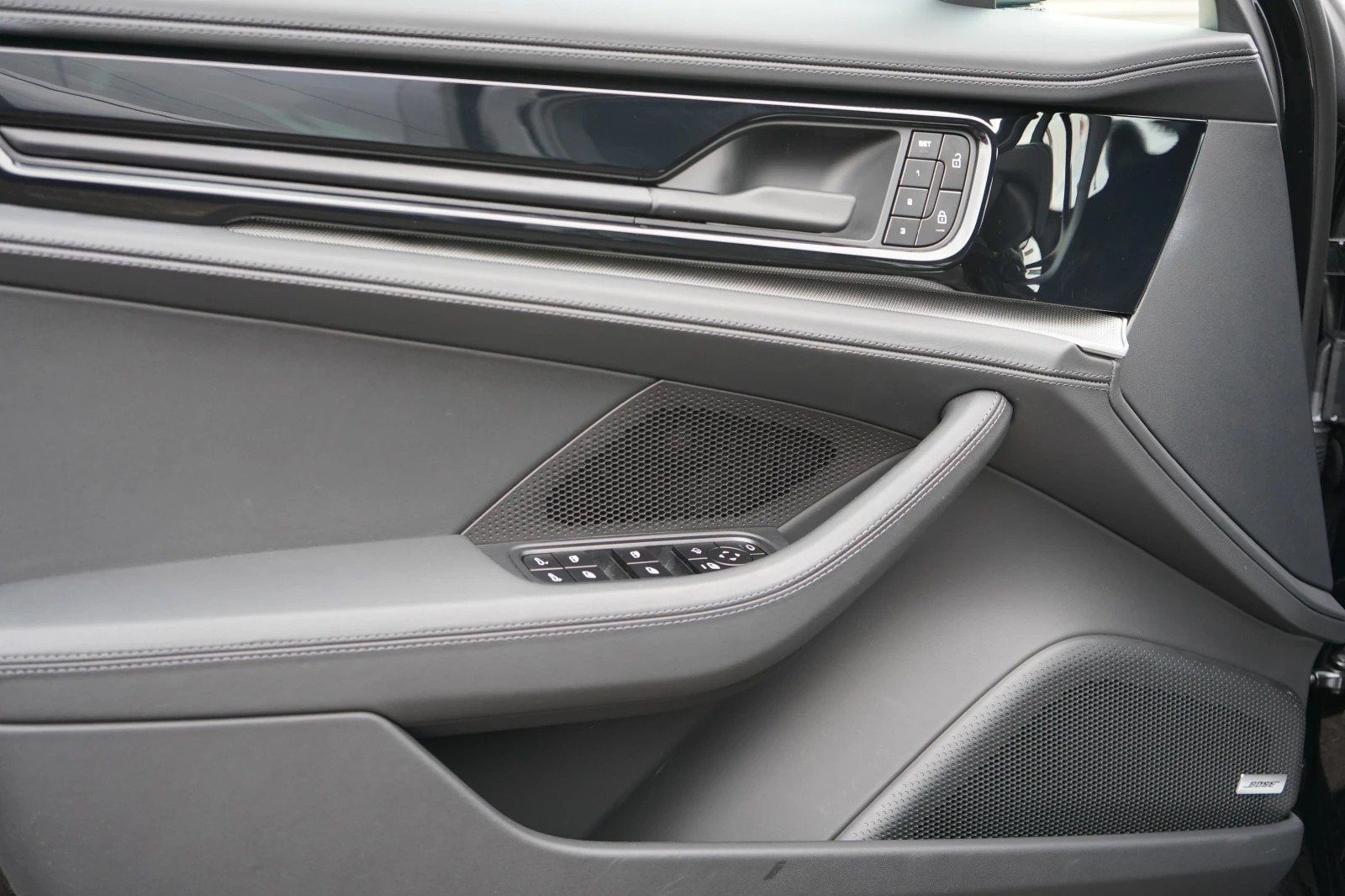 Porsche Panamera 4* 3.0V6* BOSE* HEAD UP* ГАРАНЦИЯ* 360CAM*  - изображение 7