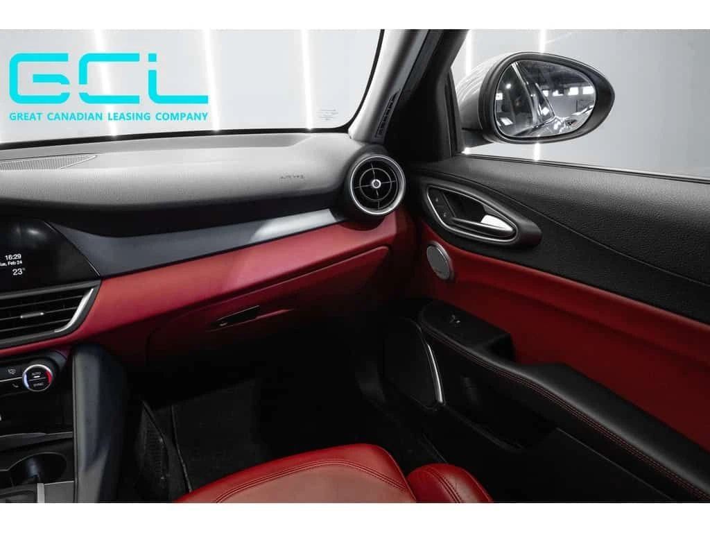 Alfa Romeo Giulia * Ti Sport AWD * CARFAX * ЦЕНА ДО БГ, снимка 13 - Автомобили и джипове - 53973549