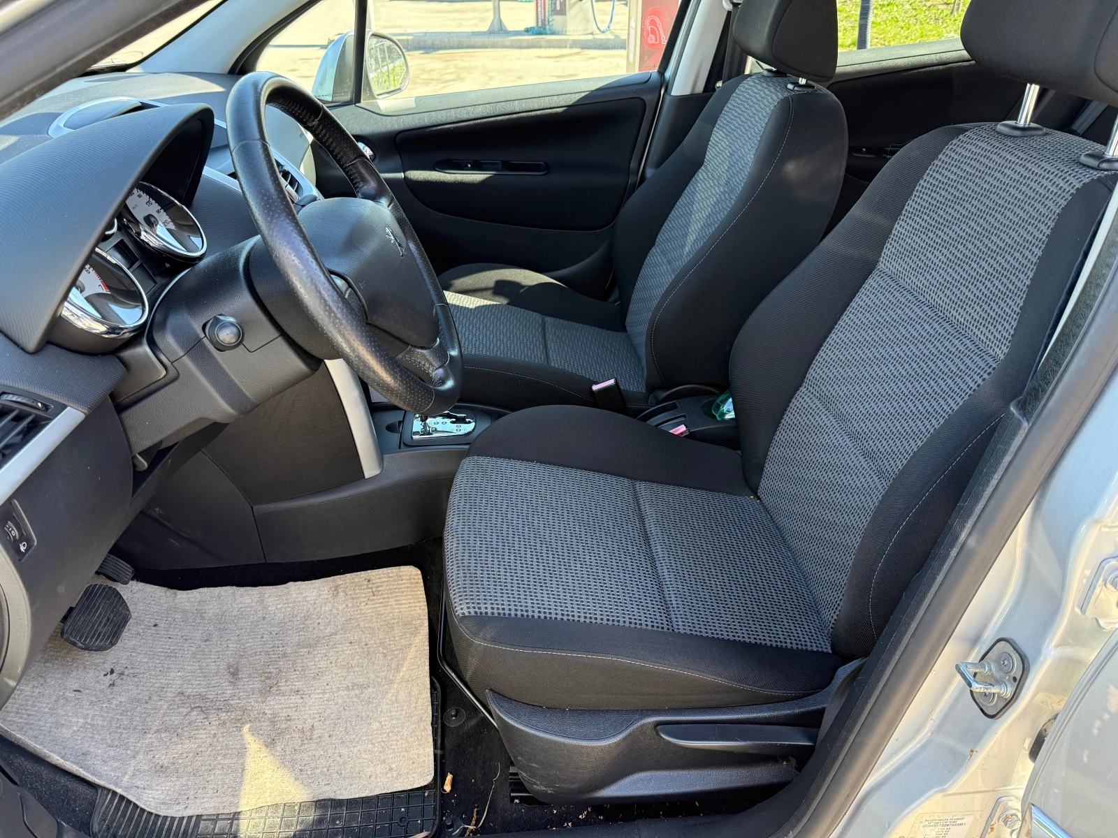 Peugeot 207, снимка 12 - Автомобили и джипове - 54133927