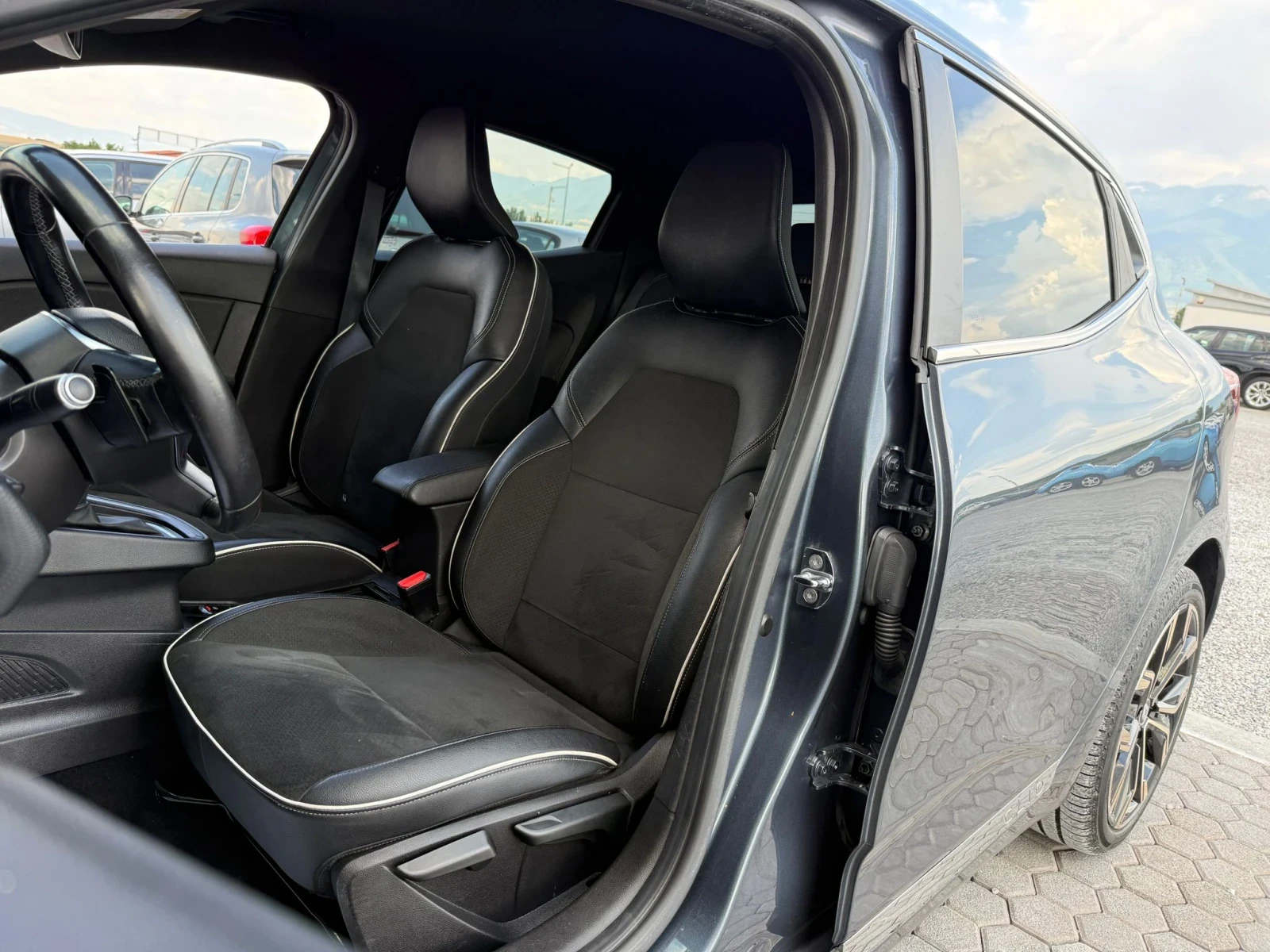 Renault Clio 1.3 AUTOMATIC, снимка 10 - Автомобили и джипове - 55062151