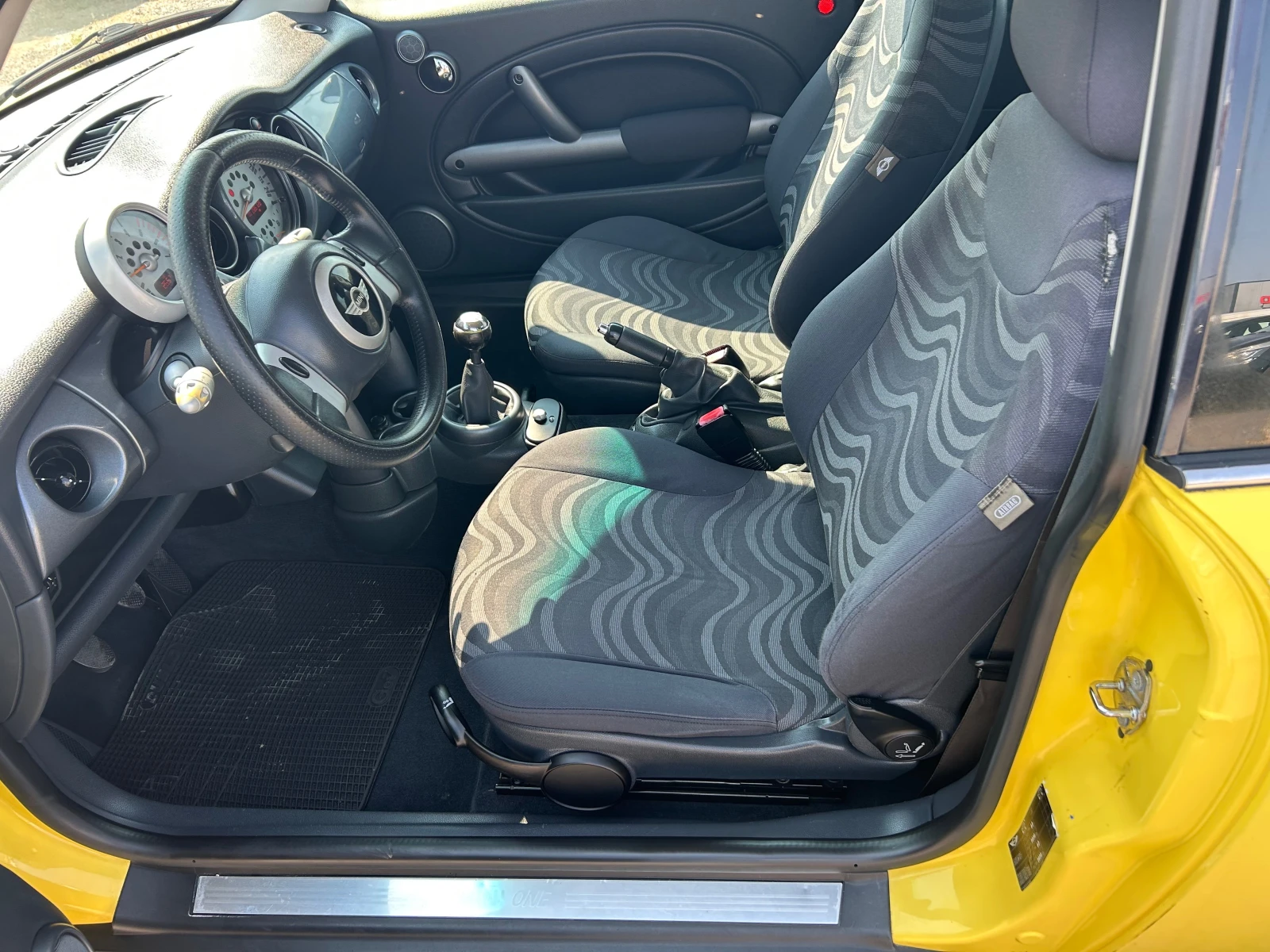 Mini D one 1.4D-4D, снимка 8 - Автомобили и джипове - 55767818