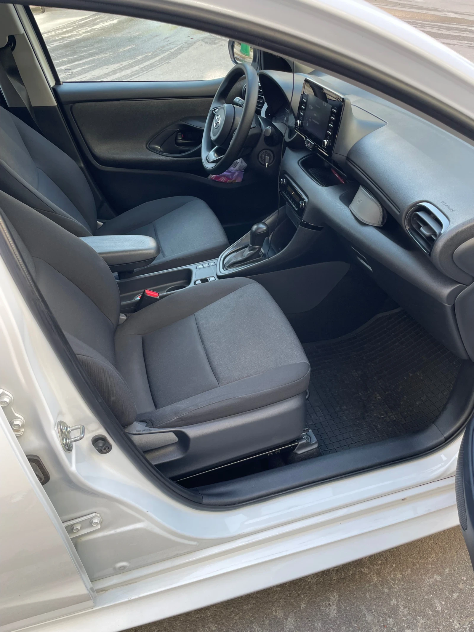 Toyota Yaris, снимка 14 - Автомобили и джипове - 56059963