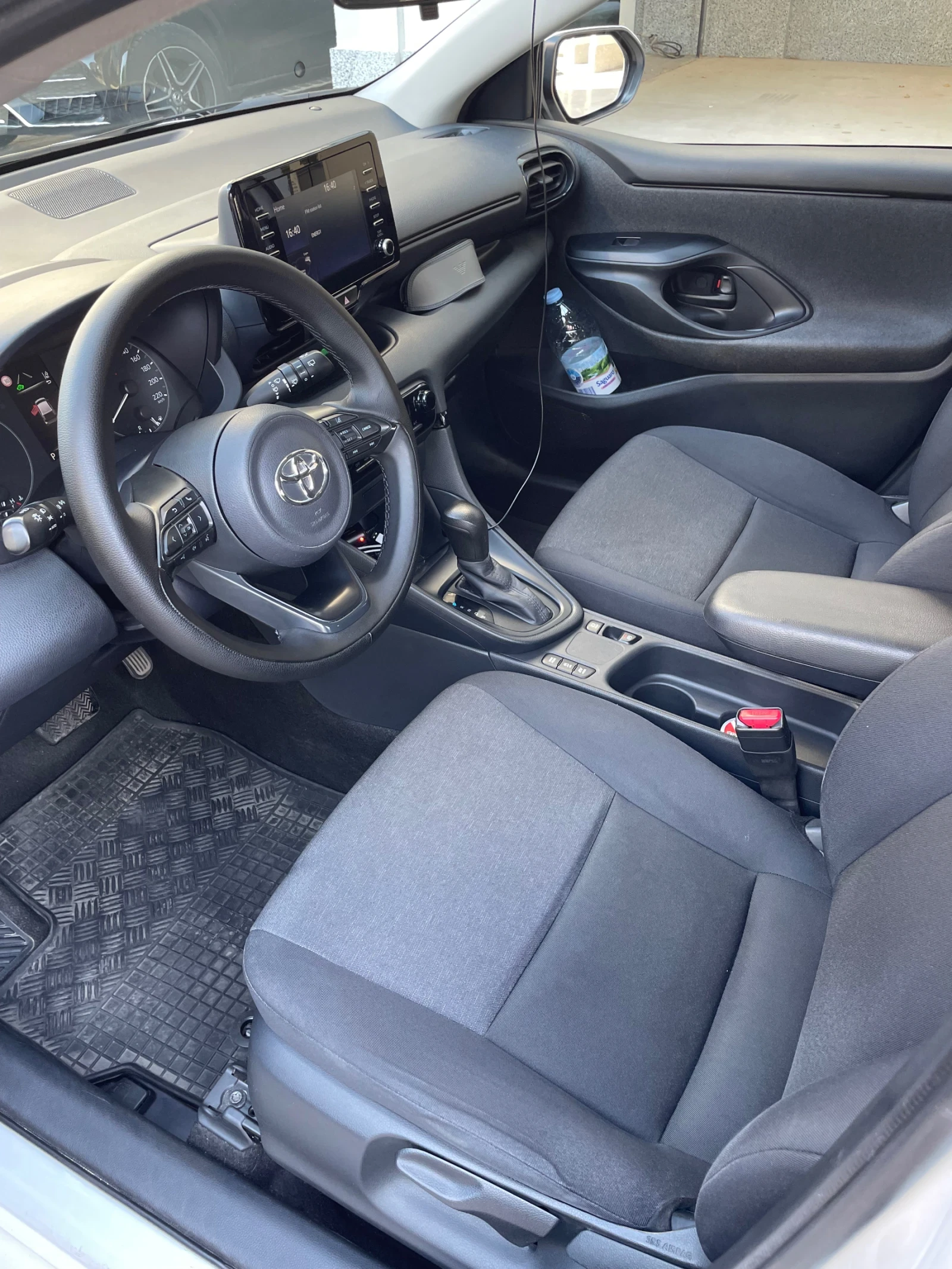 Toyota Yaris, снимка 8 - Автомобили и джипове - 56059963