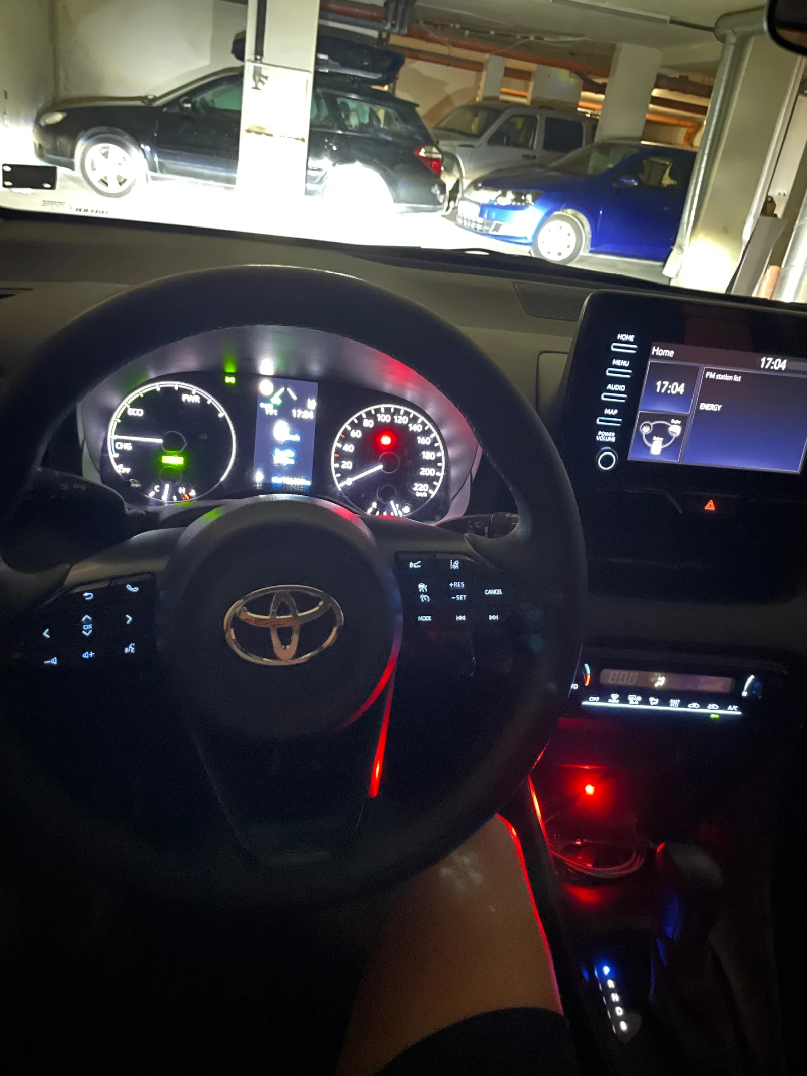 Toyota Yaris, снимка 17 - Автомобили и джипове - 56059963