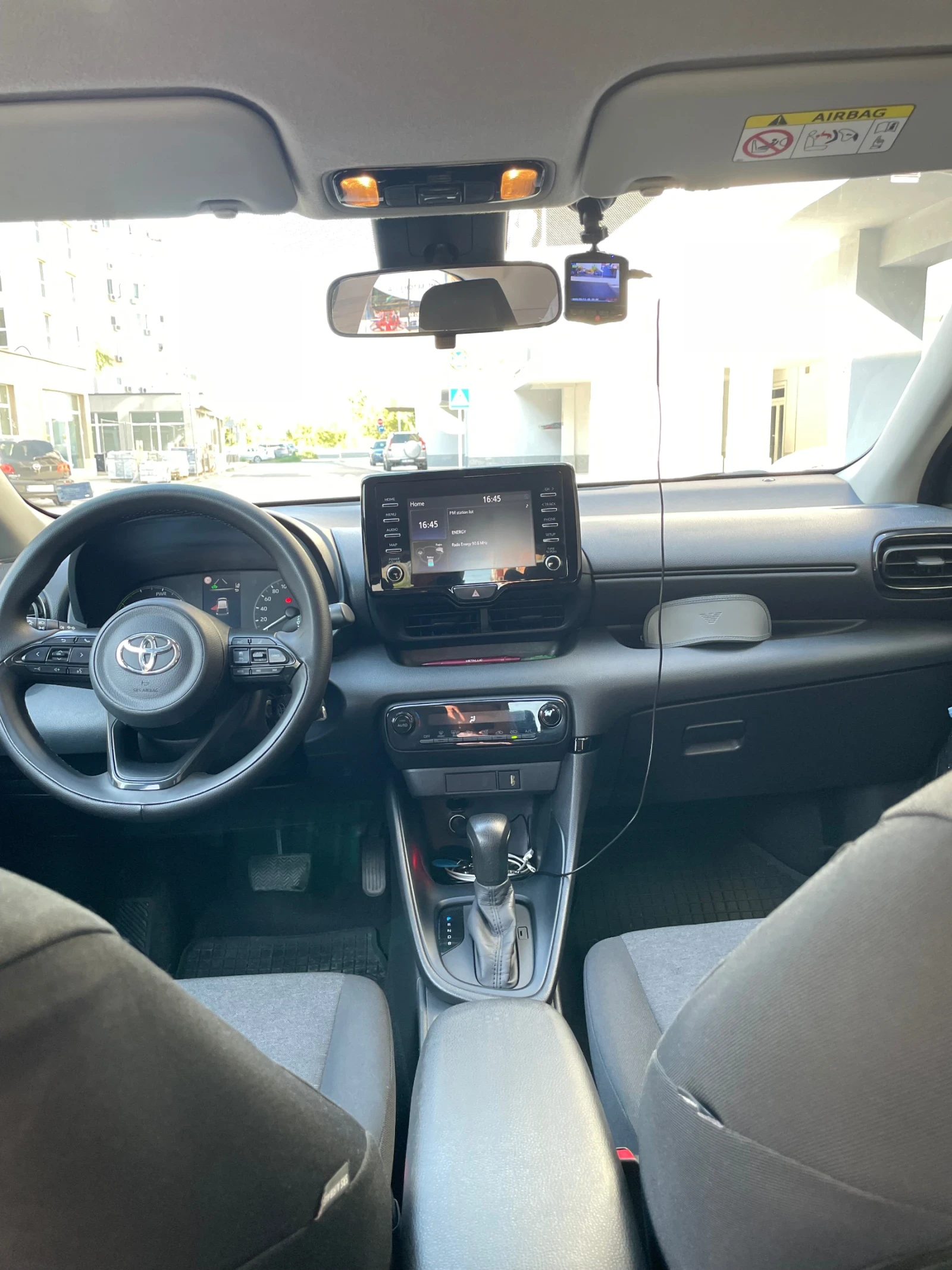 Toyota Yaris, снимка 15 - Автомобили и джипове - 56059963