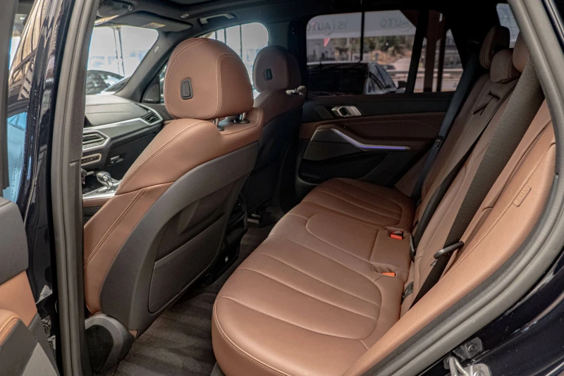 BMW X5 M50i/Harman Kardon/Individual/Вакум/Панорама, снимка 9 - Автомобили и джипове - 51646207