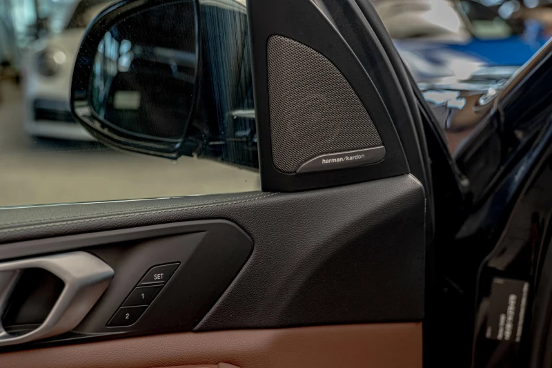 BMW X5 M50i/Harman Kardon/Individual/Вакум/Панорама, снимка 8 - Автомобили и джипове - 51646207