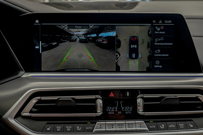 BMW X5 M50i/Harman Kardon/Individual/Вакум/Панорама, снимка 12 - Автомобили и джипове - 51646207