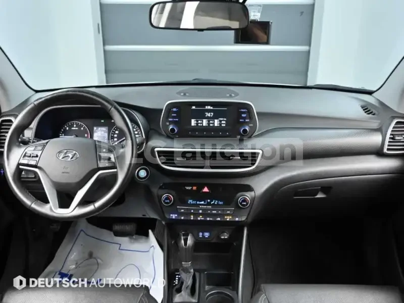 Hyundai Tucson 2.0 CRDI| LANE| ОБДУХ| ВКЛ. ТЕХНОТЕСТ, снимка 2 - Автомобили и джипове - 54401784