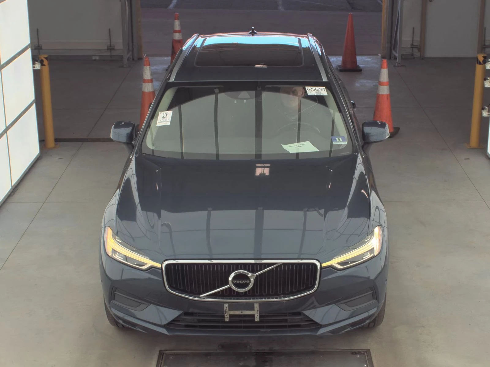 Volvo XC60 T6 Momentum, снимка 2 - Автомобили и джипове - 54019528