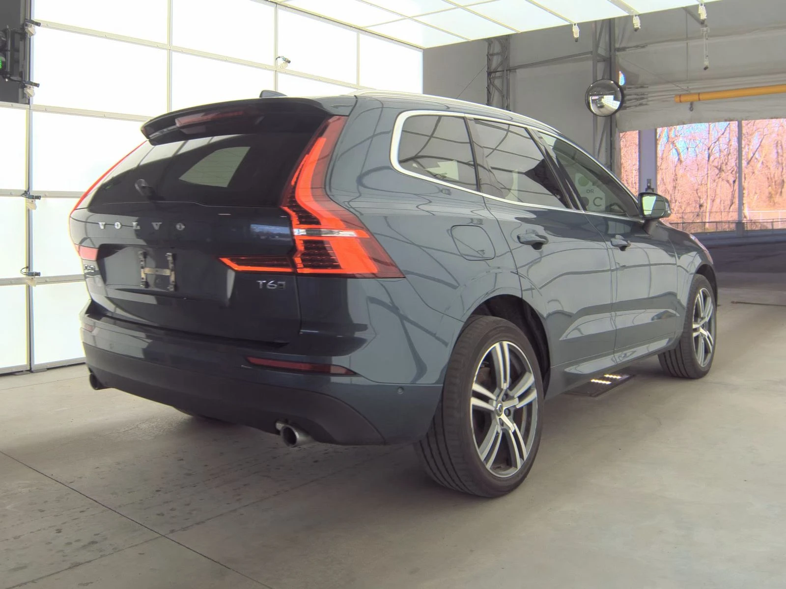 Volvo XC60 T6 Momentum, снимка 4 - Автомобили и джипове - 54019528