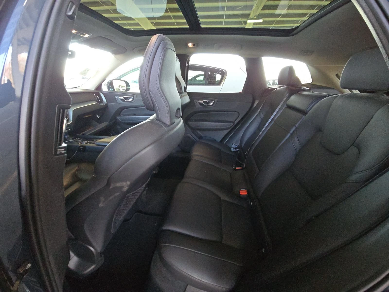 Volvo XC60 T6 Momentum, снимка 13 - Автомобили и джипове - 54019528